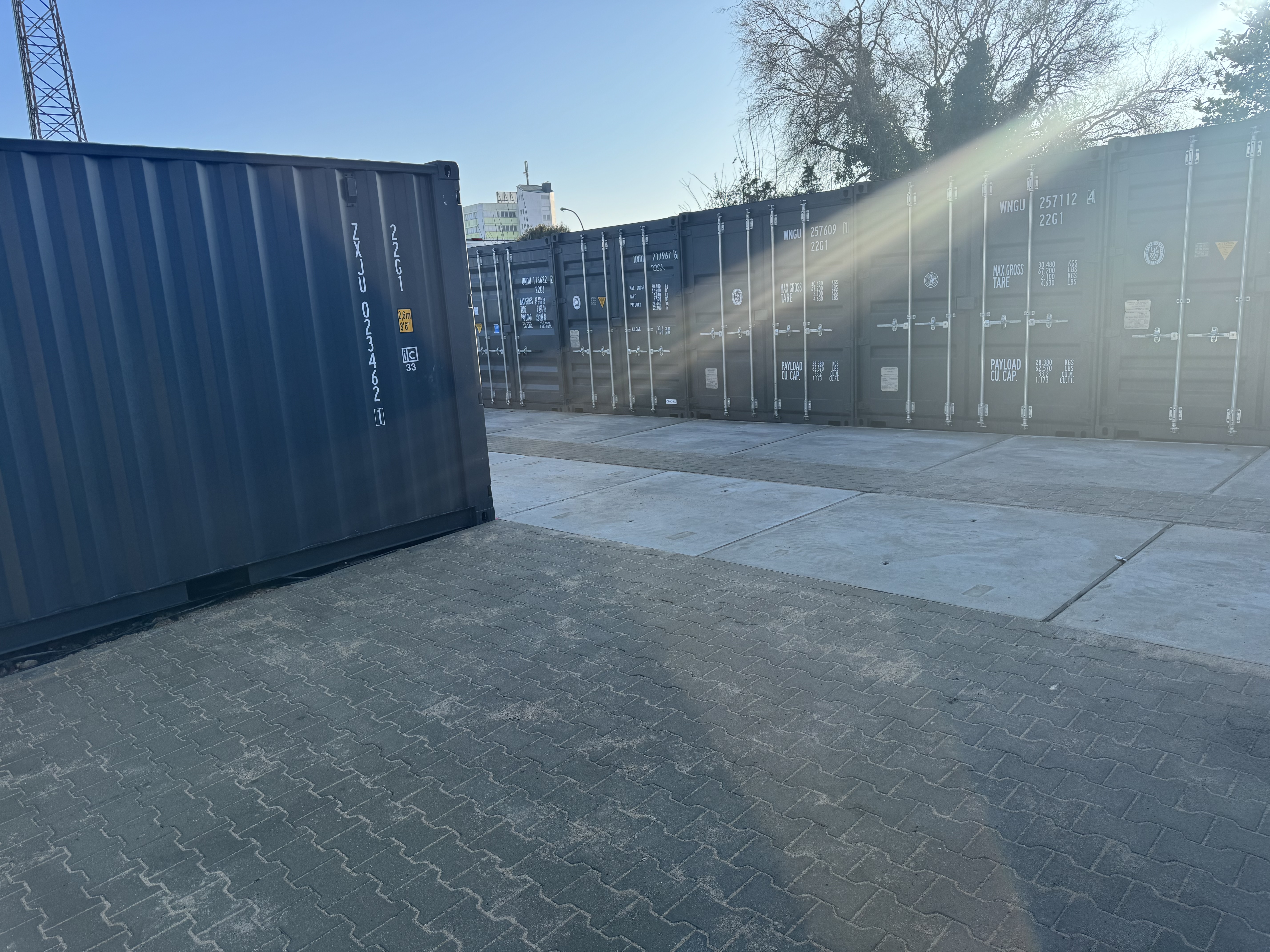 Befestigte Zufahrt OverBox